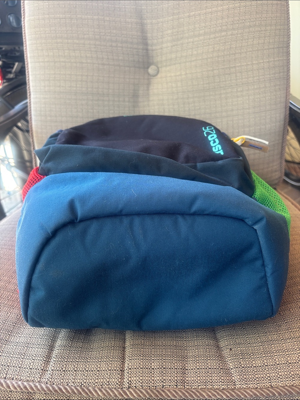cotopaxi Multicolor Cusco 26 Backpack — Black Front, Blue Base, Red Accent - Picture 6 of 12